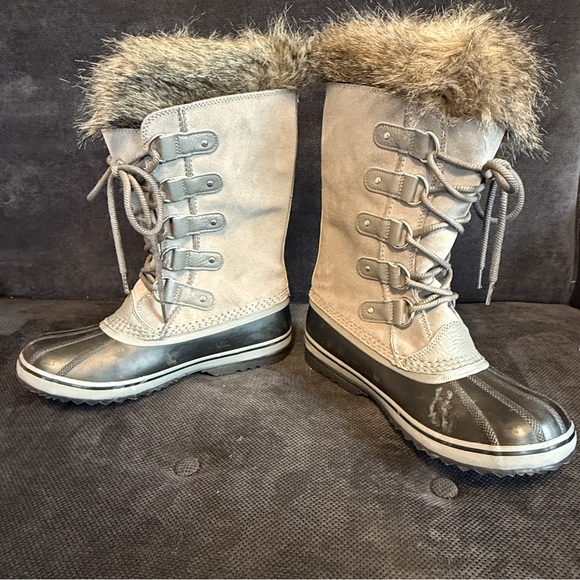 NWOT Women's Gray Joan of Arctic Waterproof winter boots. - Picture 2 of 10